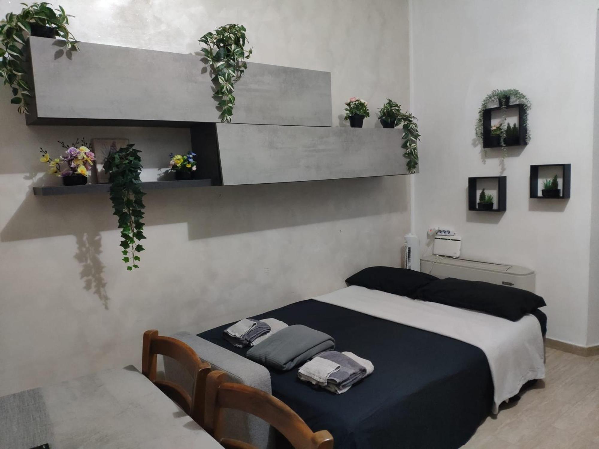 Pensión Deluxe With Private Kitchen And Garden - Close To Metro C