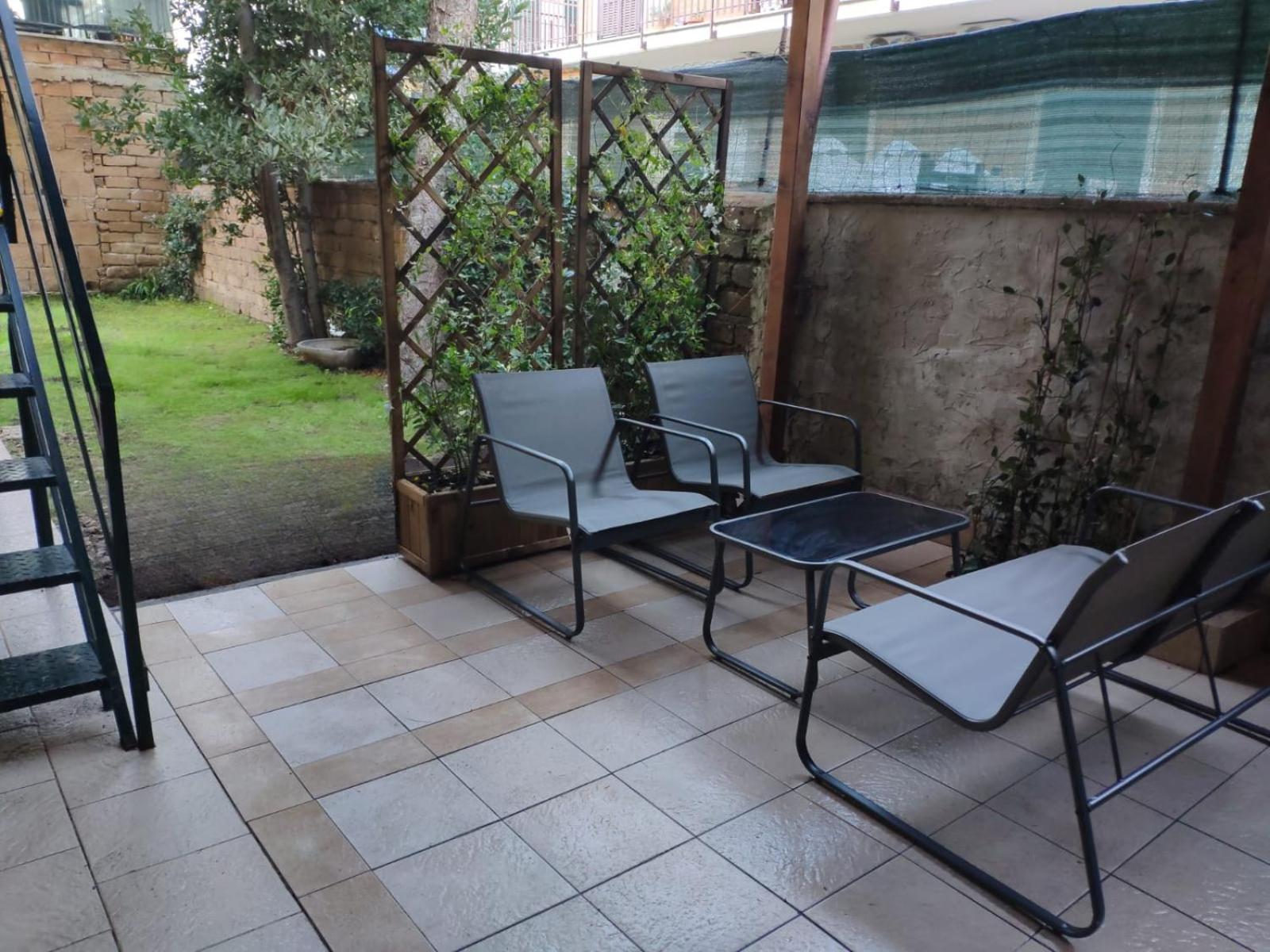 Pensión Deluxe With Private Kitchen And Garden - Close To Metro C *