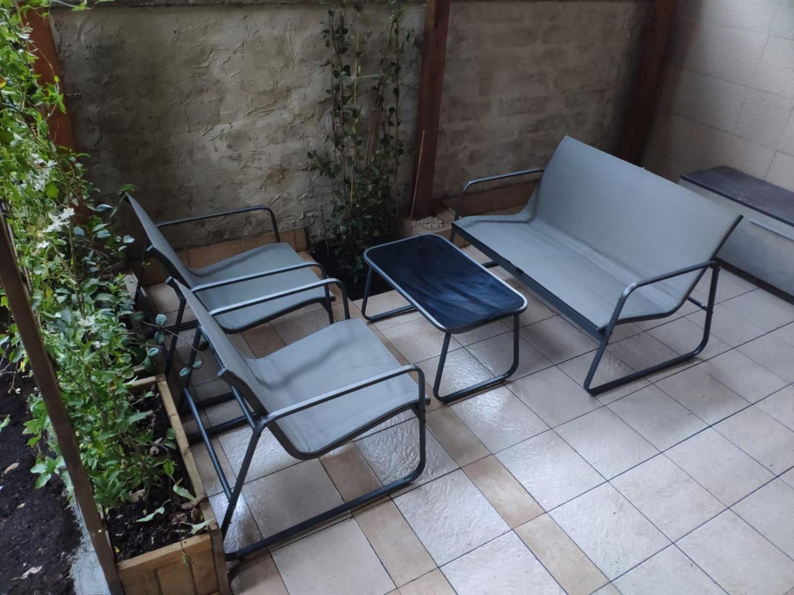 Deluxe With Private Kitchen And Garden - Close To Metro C Pensión
